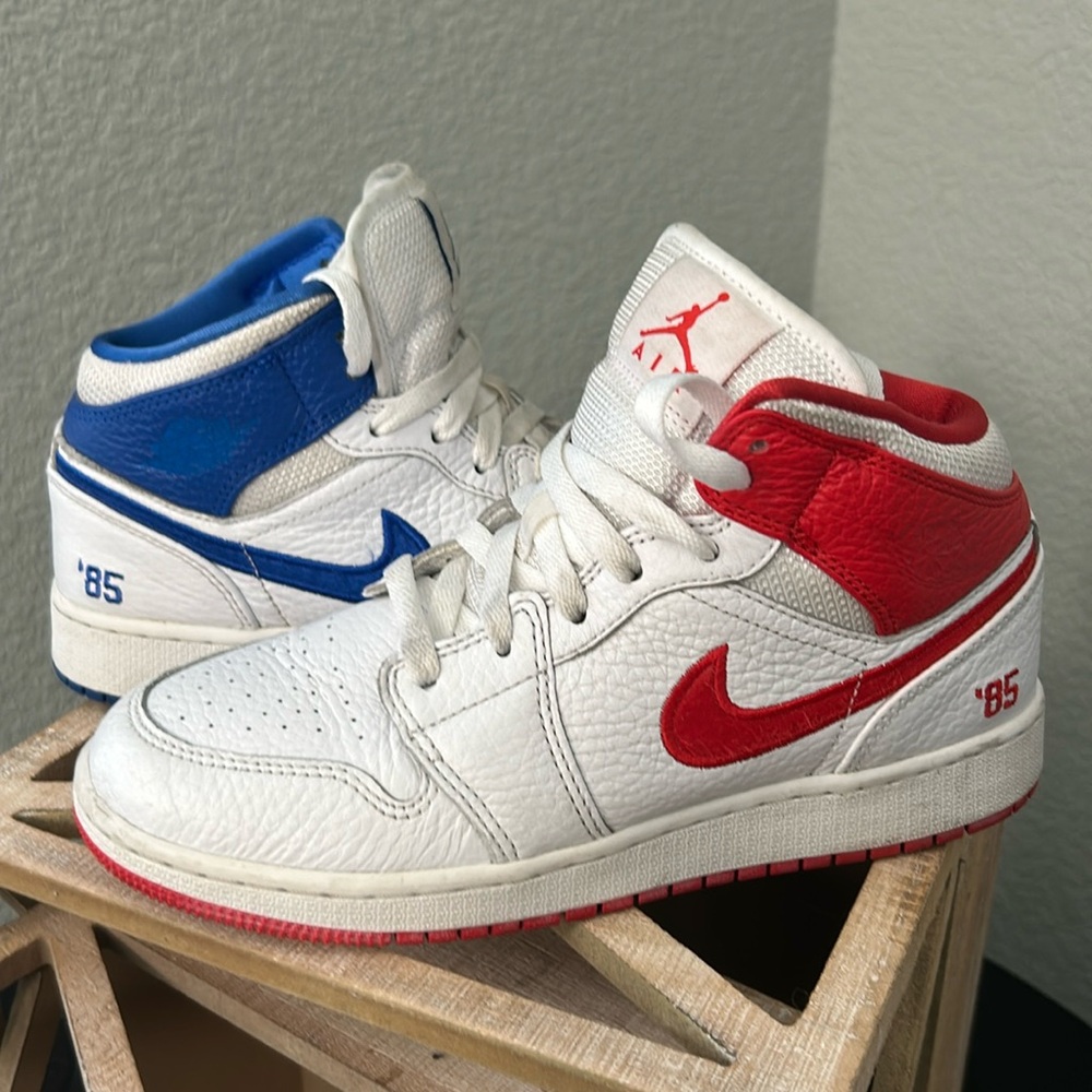 Jordan Youth Air 1 Mid DH0200 100 85 - Size 5.5 YOUTH